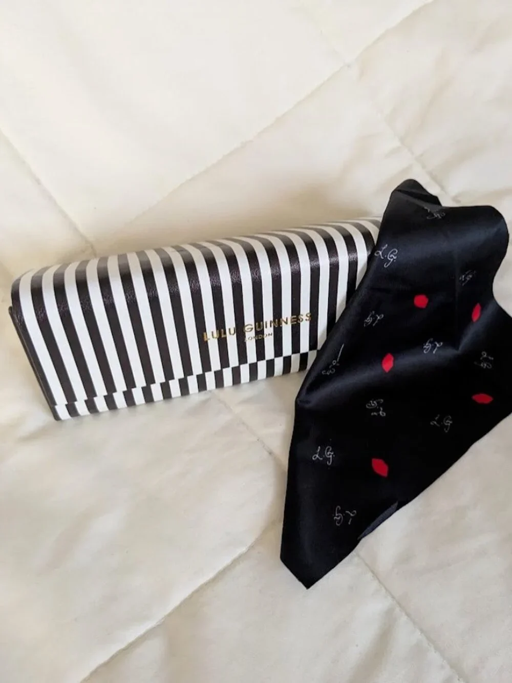 Lulu Guinness Magnetic Trifold Eyewear Case Sunglasses Eye Glasses Striped NWOT